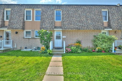 Townhouse sold at 14-153 LIMERIDGE Road, Hamilton, Ontario, L9C 2V3 - Rolston - MLS: X9408773
