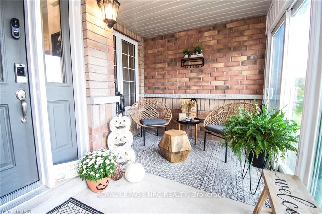 Townhouse sold at 54 JUNEBERRY Road, Thorold, 558 - Confederation Heights, L2V 0B3 - MLS: X9410039