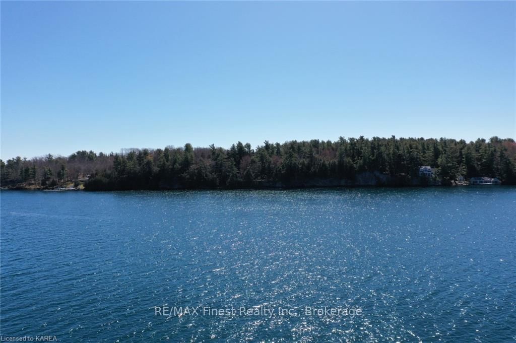 A CLUB ISLAND • Leeds and the Thousand Islands, ON photo 1