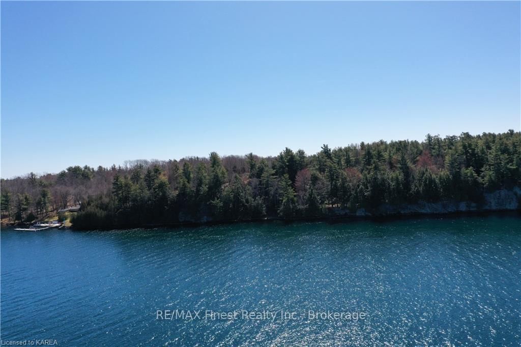 A CLUB ISLAND • Leeds and the Thousand Islands, ON photo 6