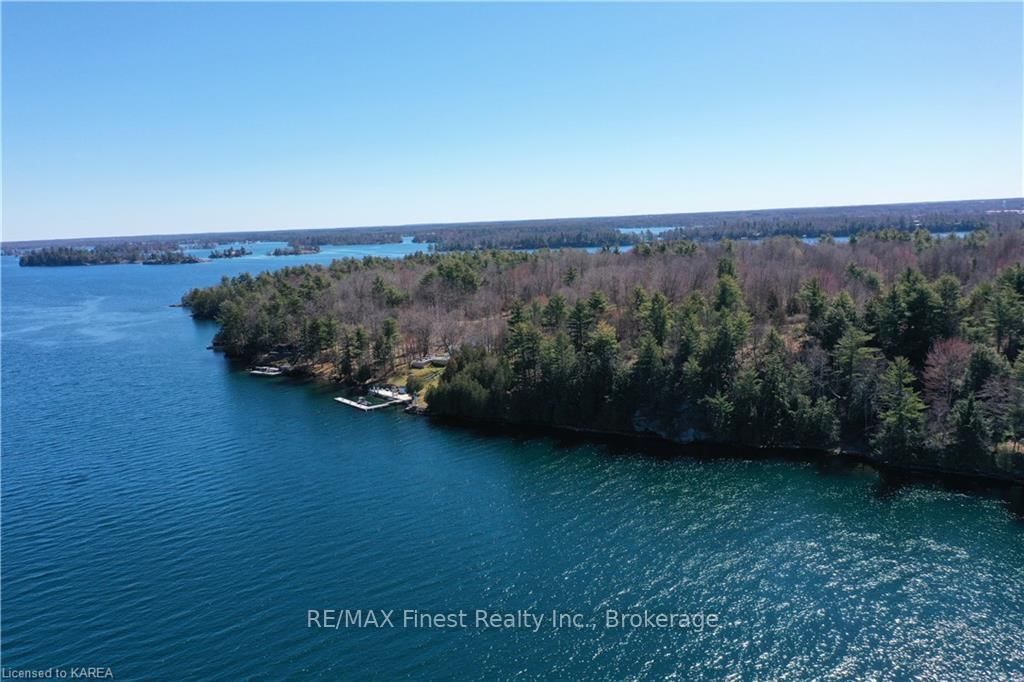 A CLUB ISLAND • Leeds and the Thousand Islands, ON photo 8