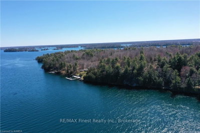 A CLUB ISLAND • Leeds and the Thousand Islands, ON photo 8