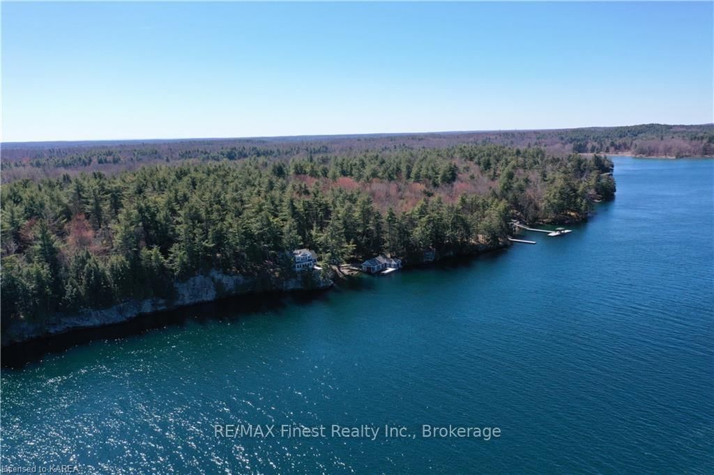 A CLUB ISLAND • Leeds and the Thousand Islands, ON photo 9