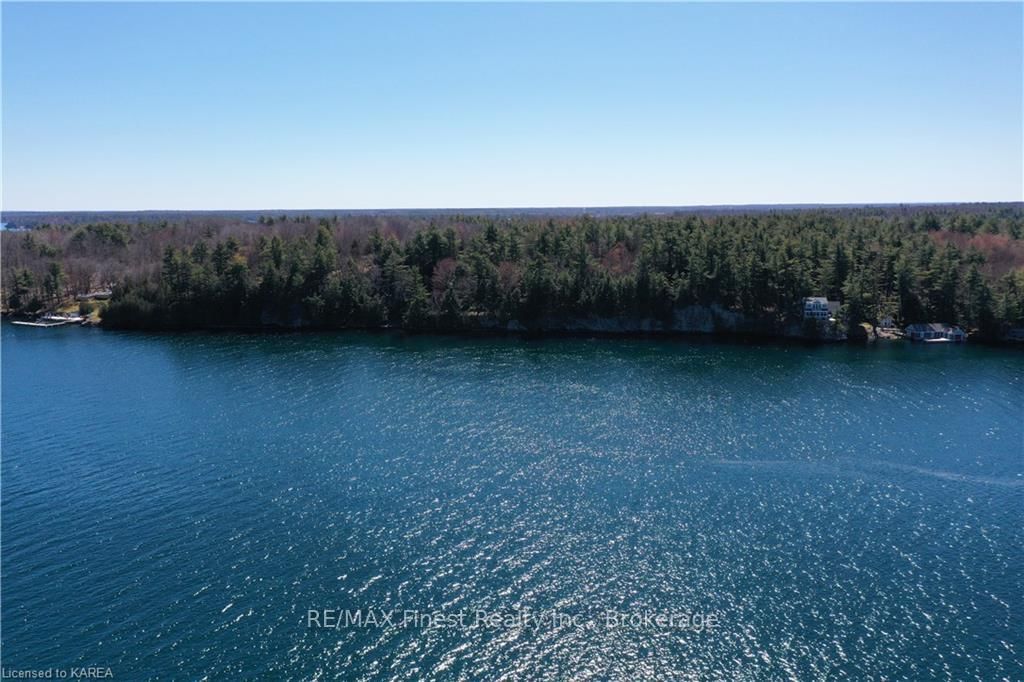 B CLUB ISLAND • Leeds and the Thousand Islands, ON photo 10