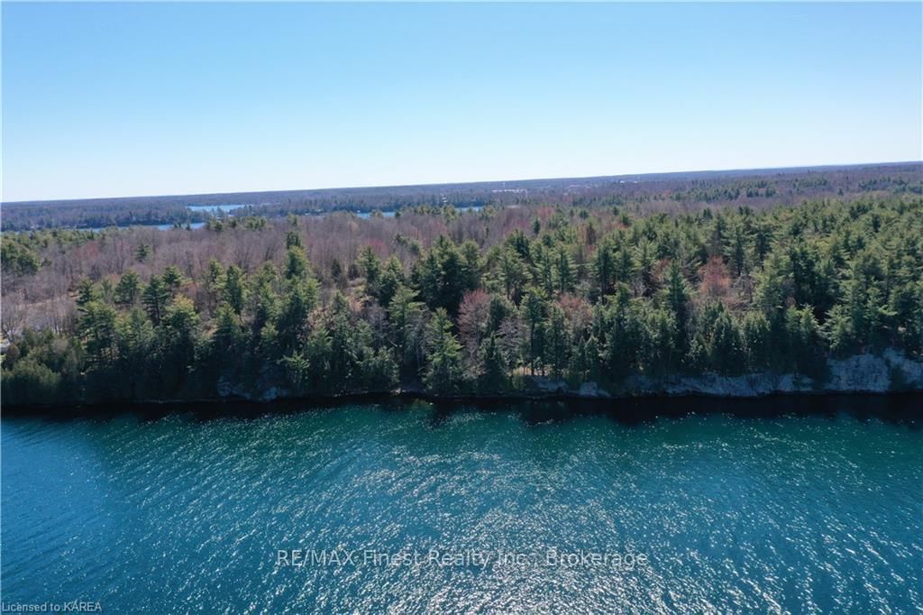 B CLUB ISLAND • Leeds and the Thousand Islands, ON photo 7
