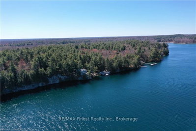B CLUB ISLAND • Leeds and the Thousand Islands, ON photo 9