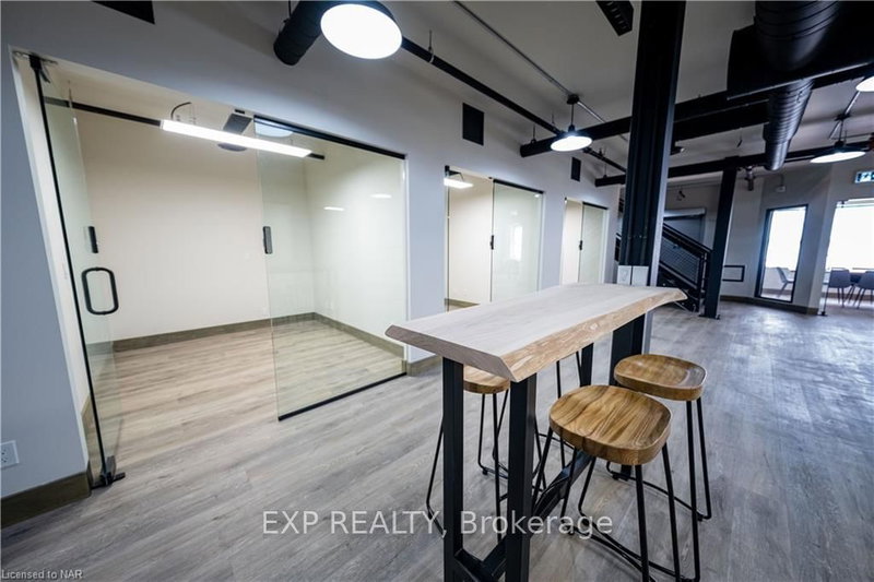 4635 QUEEN St, Niagara Falls, L2E 2L7 | Image 2