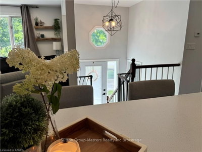 84 SOUTHWOOD Crescent — photo 4