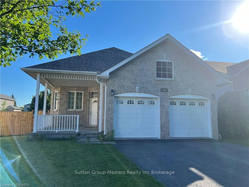 home for lease on 430 WESTON Crescent