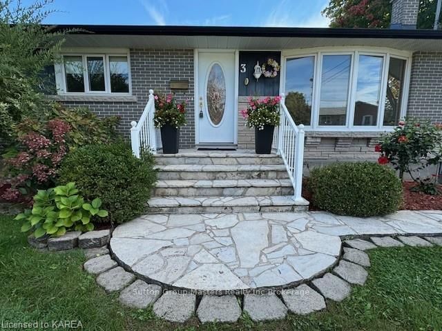 home for sale on 3 MORDEN Crescent