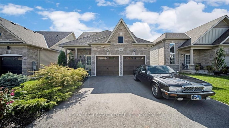 869 BURWELL St, Fort Erie, L2A 0E3 | Image 2