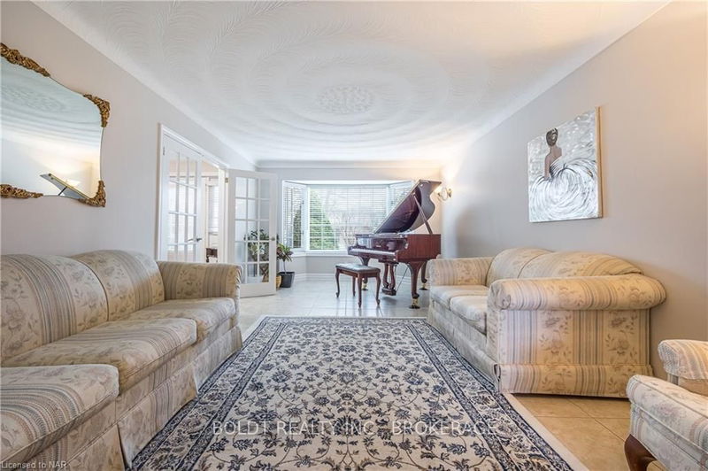home for lease on 8 DONALDA Court
