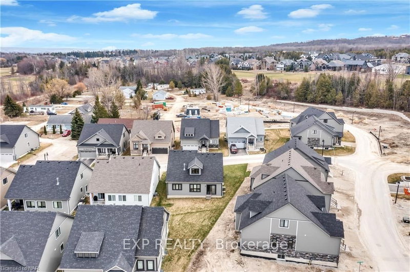 156 SCHOONERS Lane, Blue Mountains, N0H 2P0 | Image 2