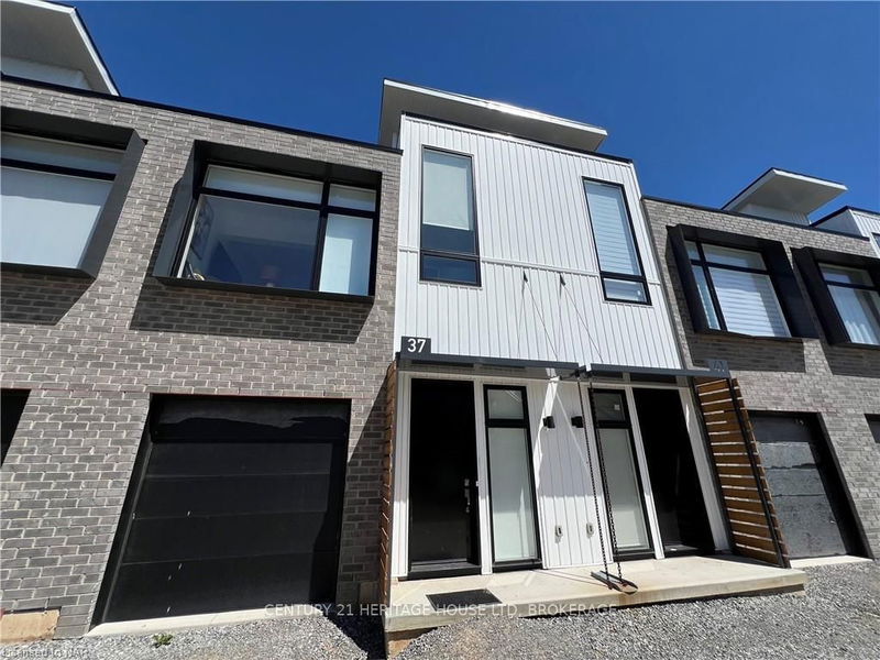 home for lease on 37 SUMMERSIDES MEWS Mews