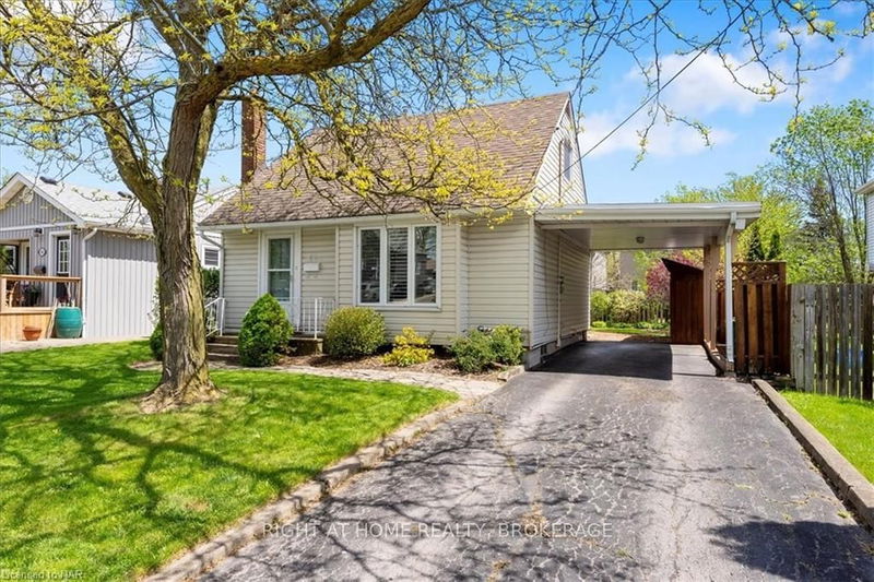home for sale on 62 WHYTE Avenue N