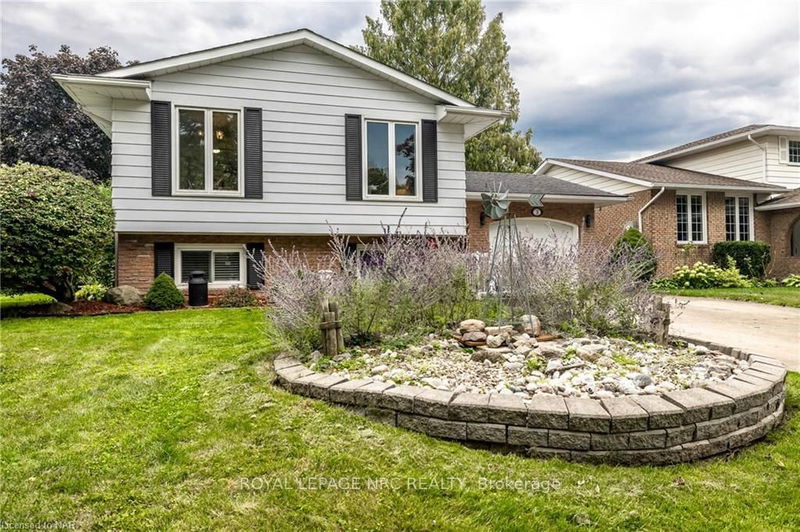 home for sale on 3 LAKEBREEZE Crescent