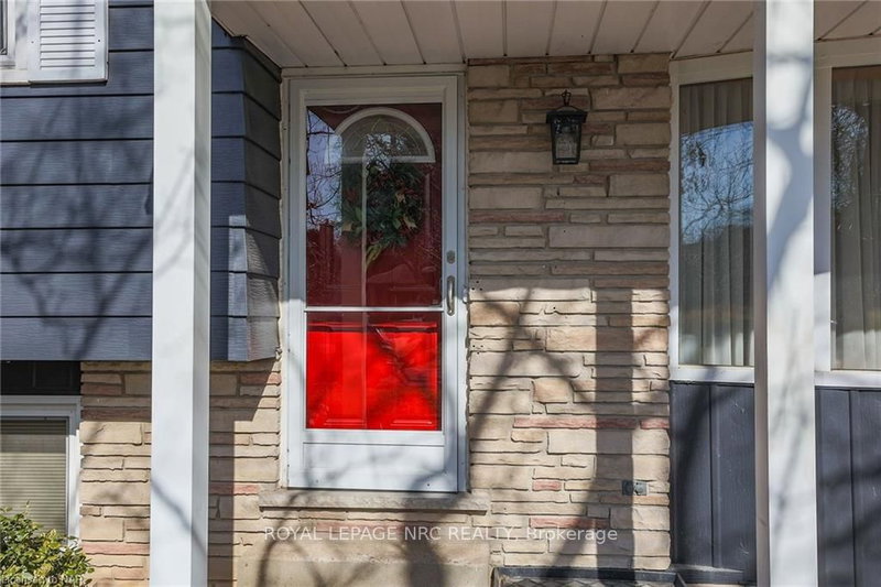 305 CENTRE St, Niagara-on-the-Lake, L0S 1J0 | Image 2