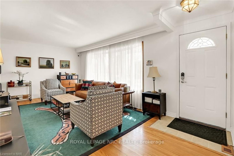 305 CENTRE St, Niagara-on-the-Lake, L0S 1J0 | Image 3