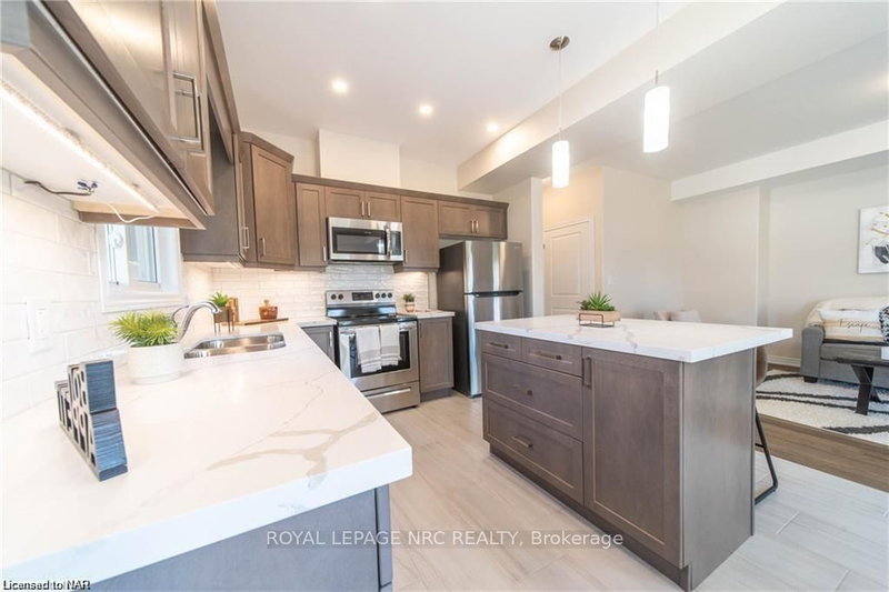 5 ALICIA Crescent