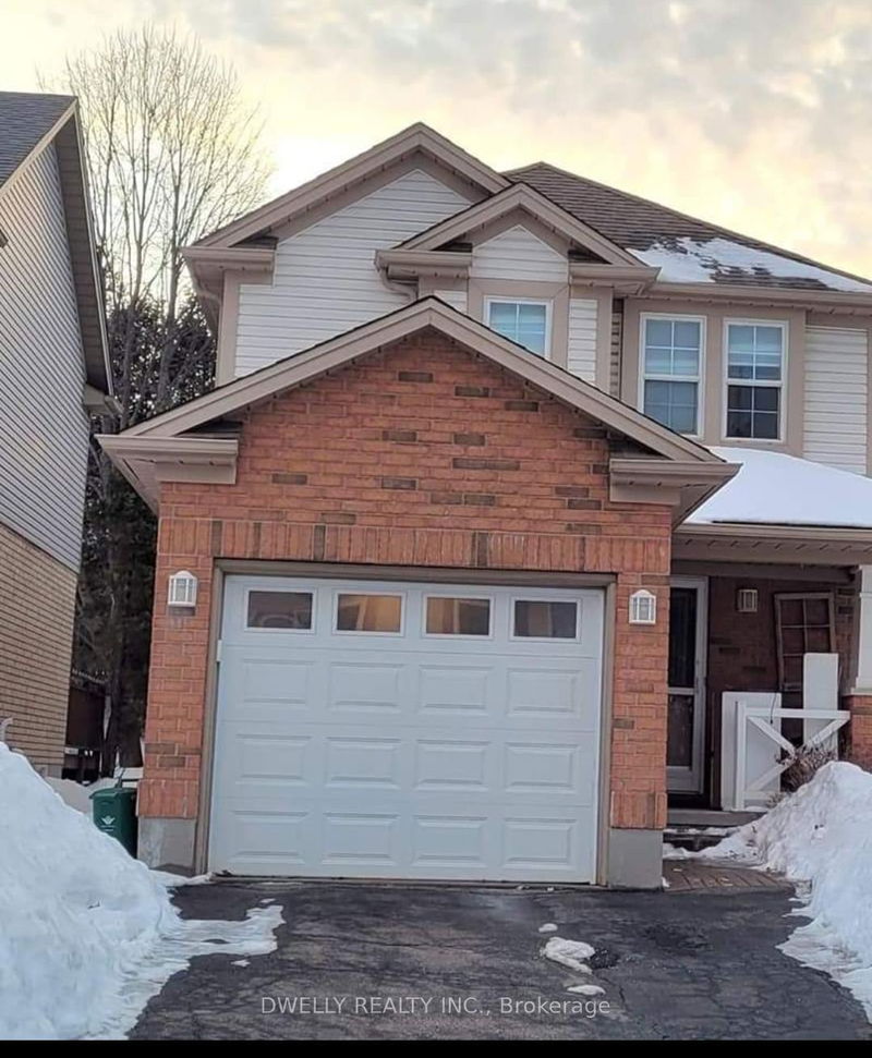 home for lease on 805 Fairway Crescent