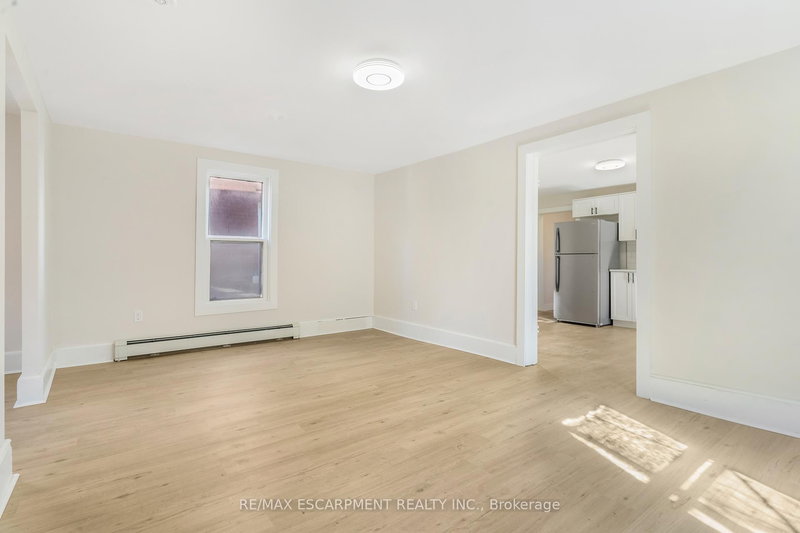 16 Albert St, Welland, L3B 4L2 | Image 3