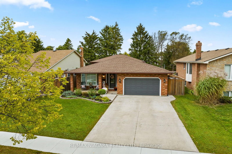 104 Whiteoak Cres, Welland, L3C 6E6 | Image 2