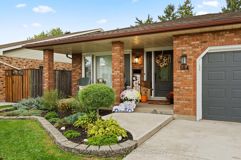 104 Whiteoak Cres, Welland, L3C 6E6 | Image 3