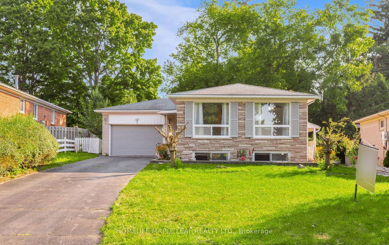 home for lease on 5 Woodford Drive