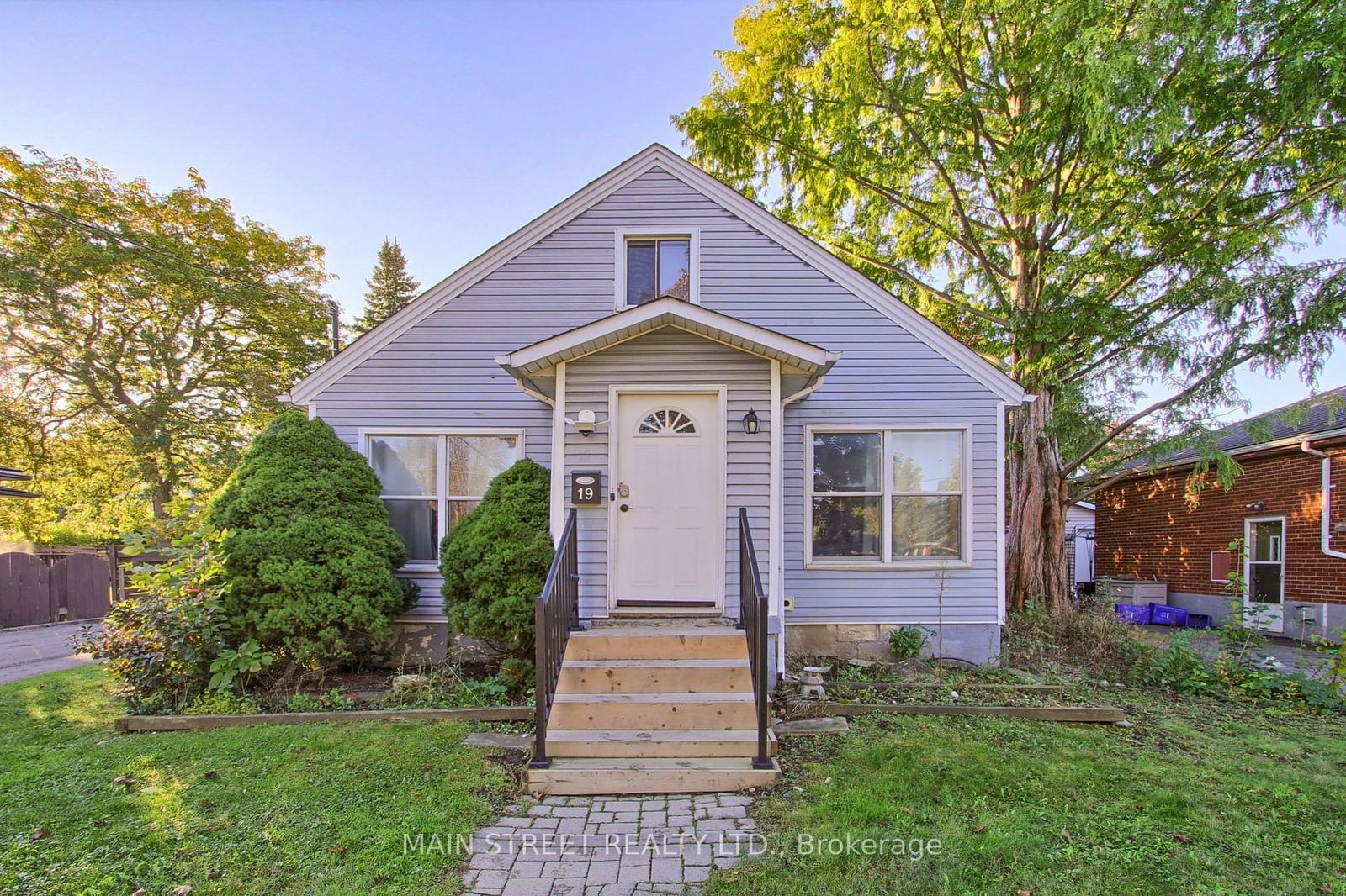 Building in 19 Beaucourt Road