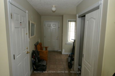 10 Doll Crt, Kitchener -  image-0-1