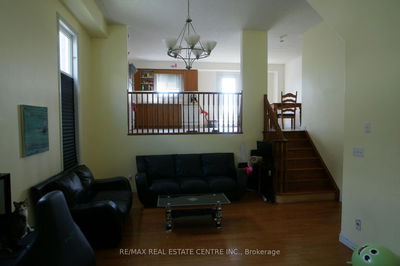 10 Doll Crt, Kitchener -  image-0-2