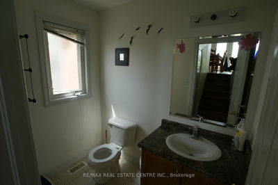 10 Doll Crt, Kitchener -  image-0-3