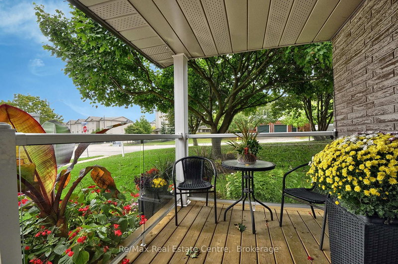 7 Wycliffe Pl, Kitchener, N2M 5J6 | Image 2