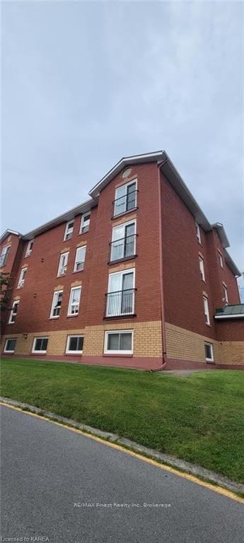 Condo sold at 404-550 TALBOT Place, Gananoque, K7R 3C6 - MLS: X9420084