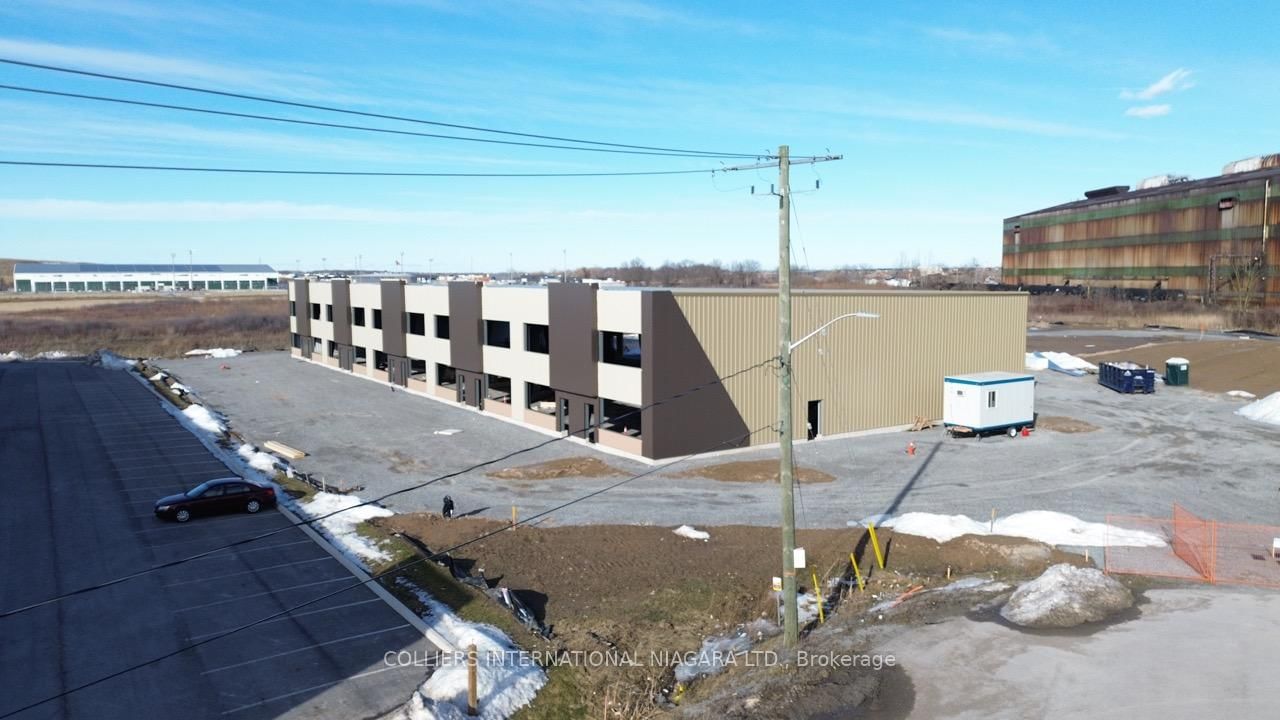 Building at 200 DOWNS DRIVE Drive, Welland, Hwy 406/Welland