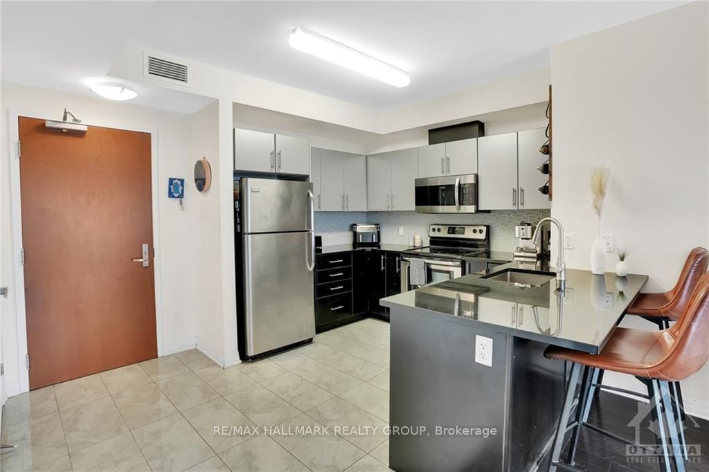 242 RIDEAU Street, Unit 1402 - Photo 2