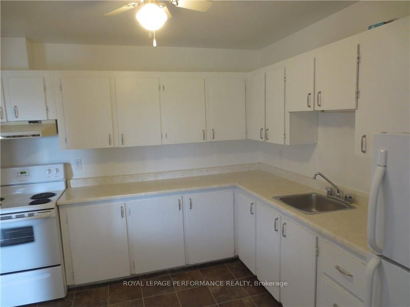 210 - 220 KENYON St W, North Glengarry, K0C 1A0 | Image 2