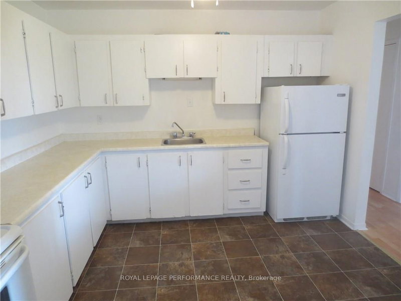 210 - 220 KENYON St W, North Glengarry, K0C 1A0 | Image 3