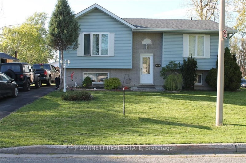 700 LYNN Street, Cornwall