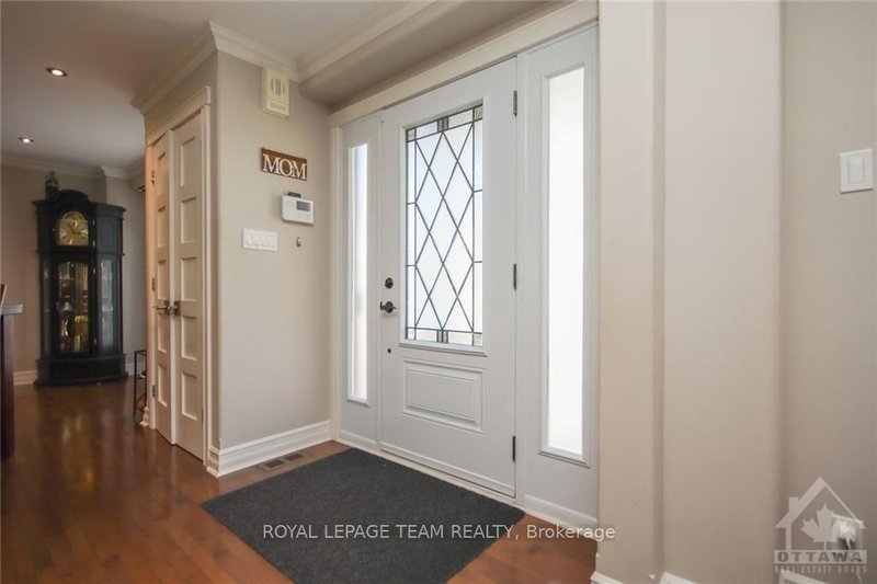 840 FOREST St, Ottawa, K2B 5P9 | Image 2