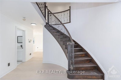 141 KERRY HILL Crescent — photo 4