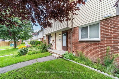 Townhouse sold at 104-1389 PALMERSTON Drive, Ottawa, Ontario, K1J 8N9 - Carson Grove - MLS: X9429559