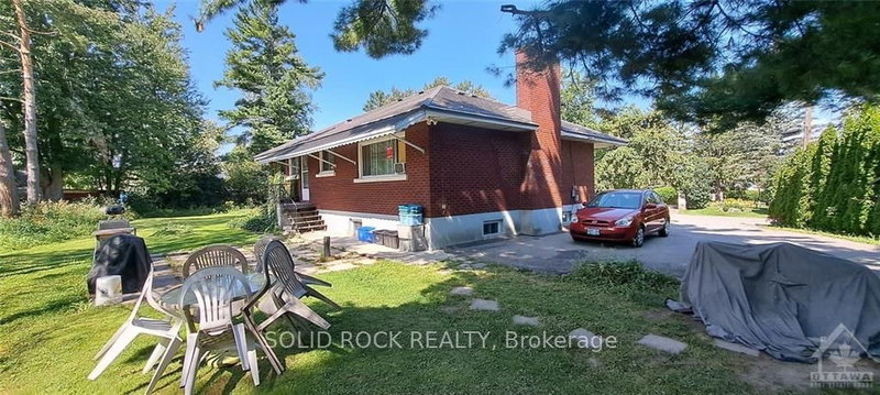 28 MYRLE Ave, Ottawa, K2H 8E6 | Image 3