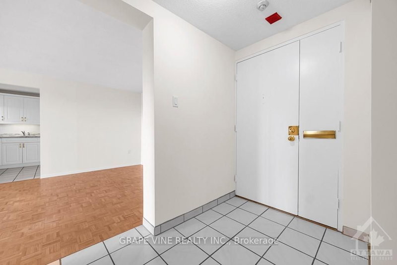 705 - 1356 MEADOWLANDS Dr E, Ottawa, K2E 6K6 | Image 3