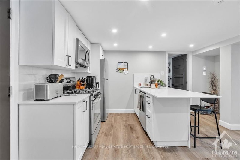 B - 820 SMYTH Rd, Ottawa, K1G 1P3 | Image 3