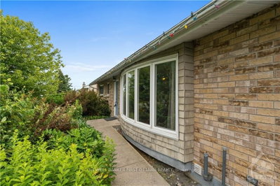 12 OAKWOOD Avenue — photo 3