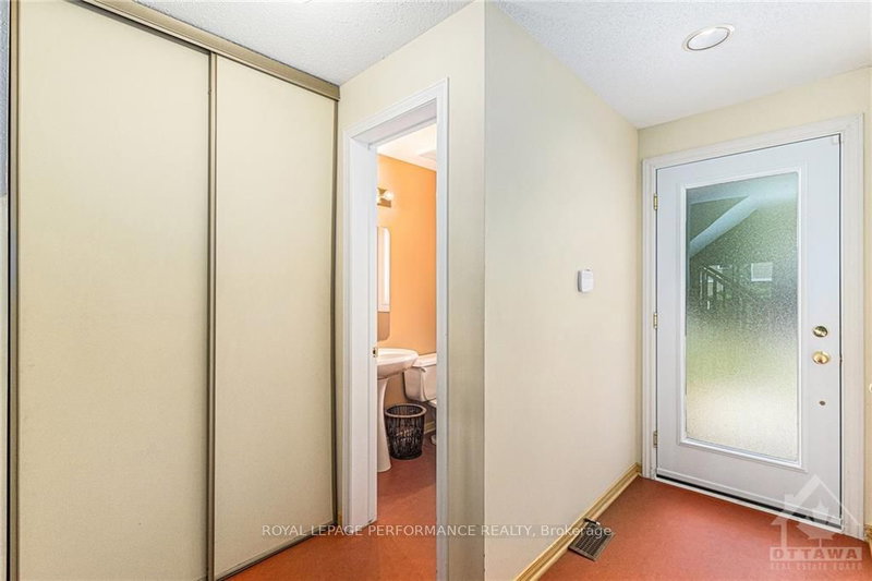 2015 SUMMERFIELDS Cres, Ottawa, K1C 7B4 | Image 3