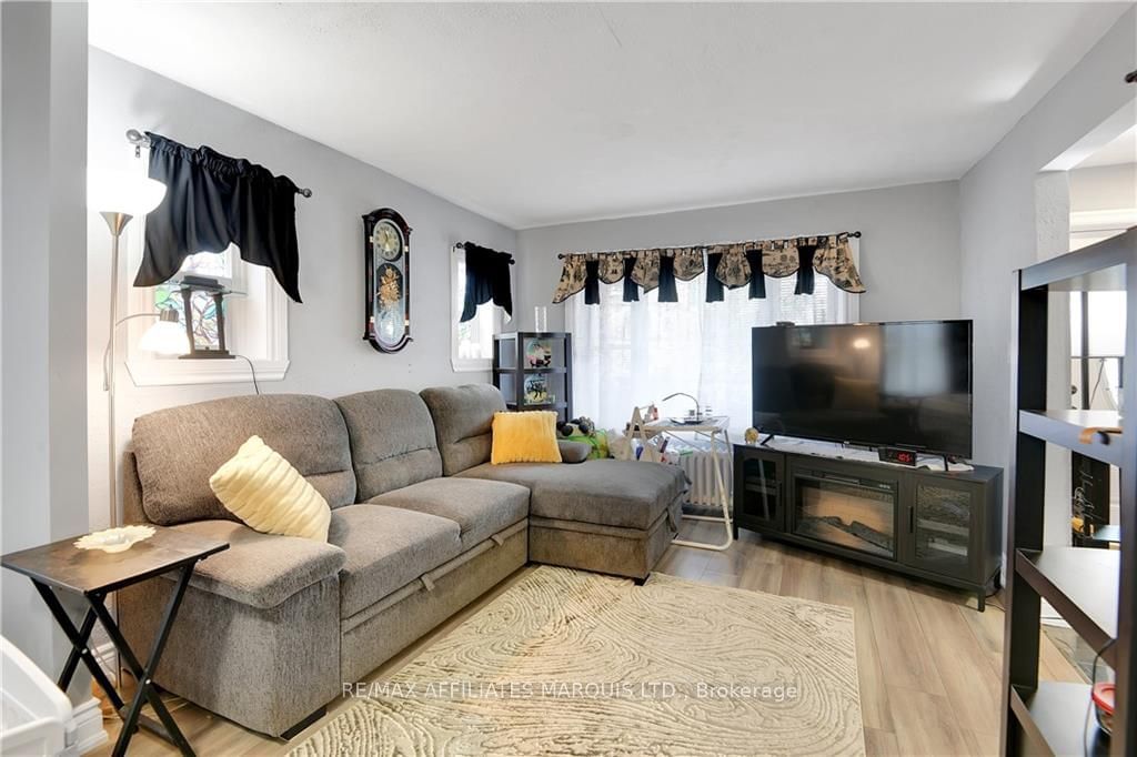 Listing Image 9