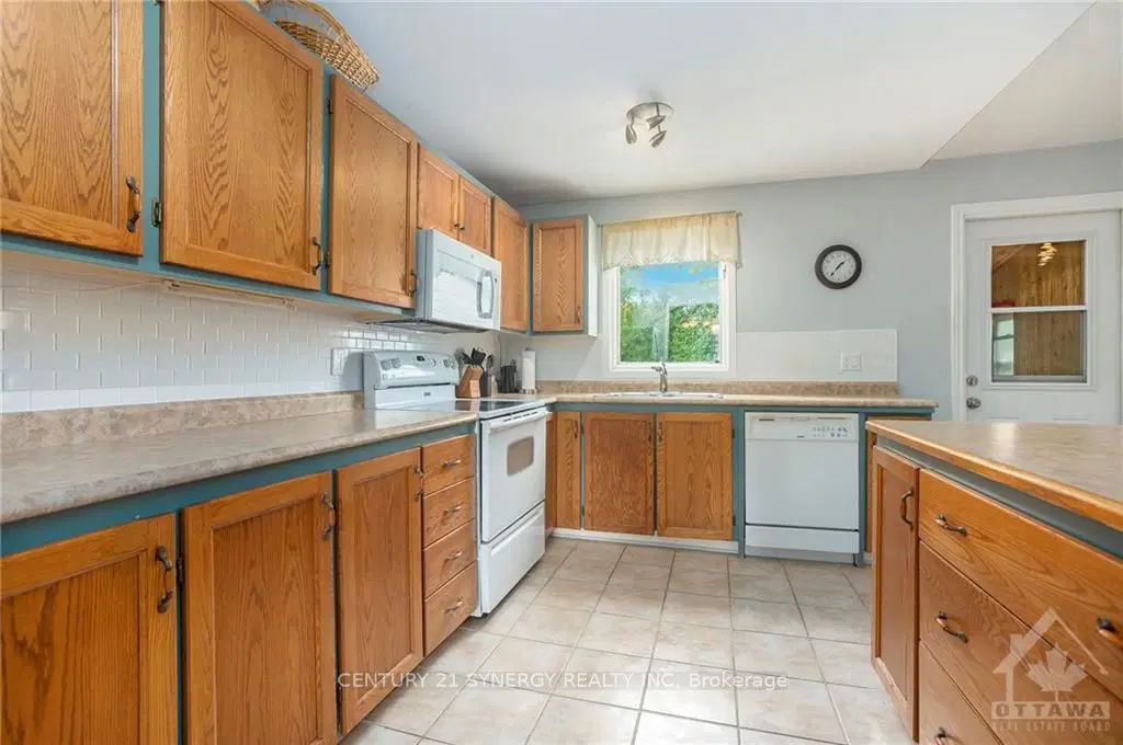 5453 RIVERSIDE Crescent, Manotick, ON — photo 9