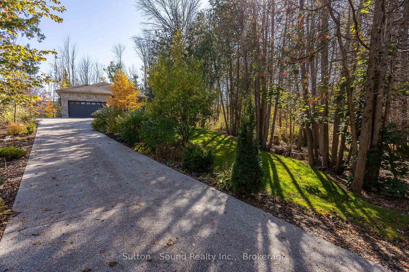 home for sale on 170 Lakeshore Road
